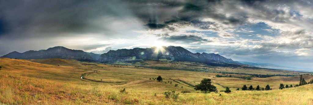 Foothills at Sunset by Andrew Magill (Flickr)